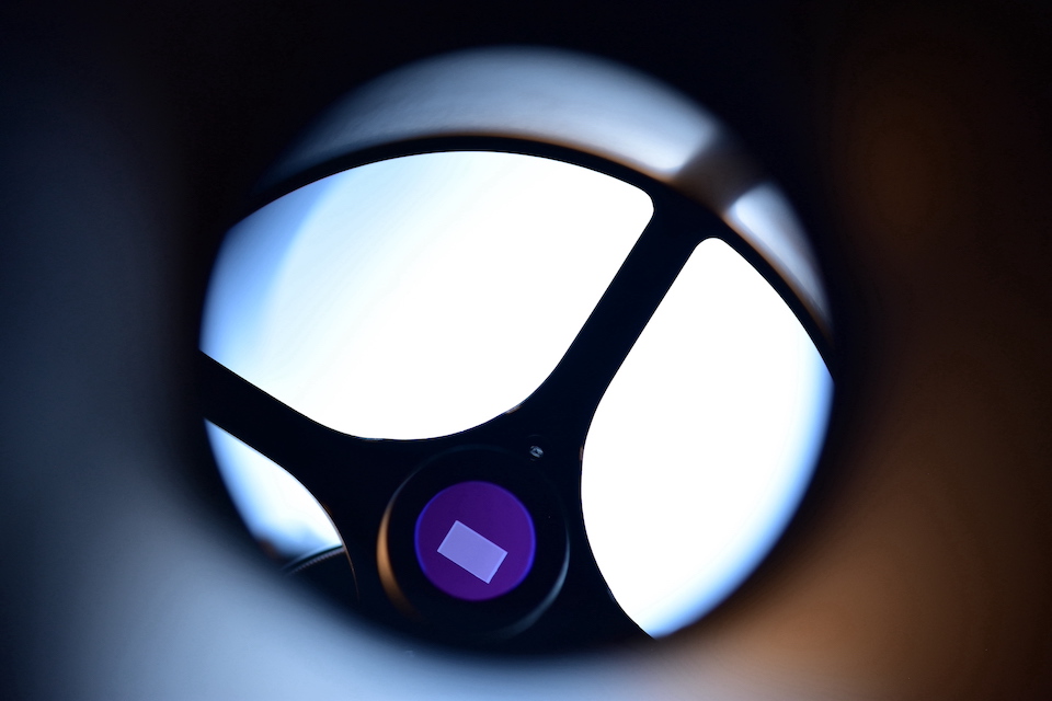En el eQuinox, el sensor de imagen está integrado directamente, en lugar del espejo colector.