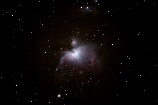 Nebulosa de Orión, M42, capturara con un APO de 85 mm y f/6,6 de Omegon y una Sony Alpha. Foto: Marcus Schenk