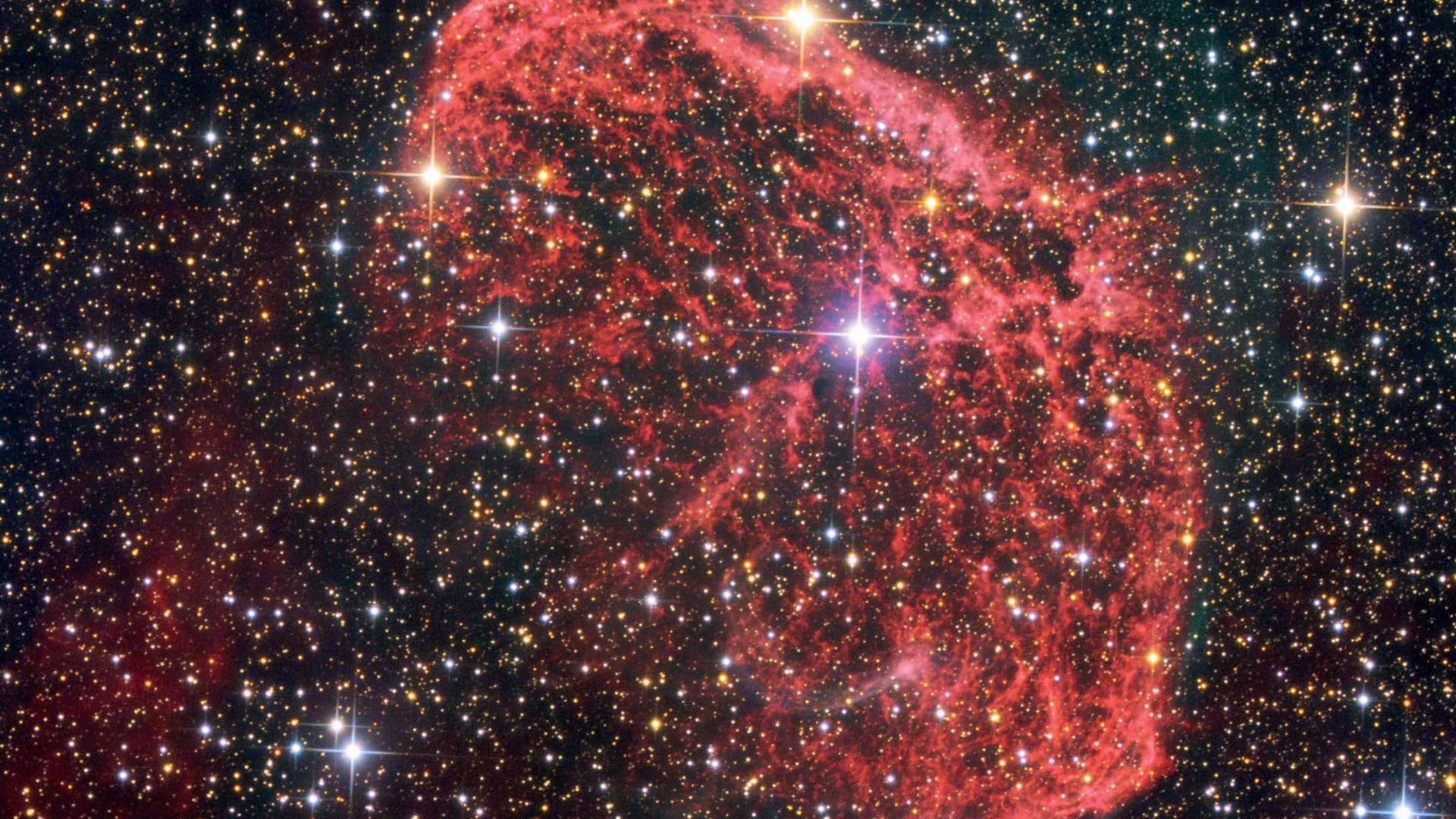 La fina estructura en forma de filamento de NGC 6888 se ve bien en fotos de larga exposición. Jochen Borgert