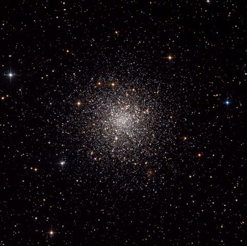 El cúmulo globular M12 está muy cerca de M10. Bernhard Hubl / CCD Guide