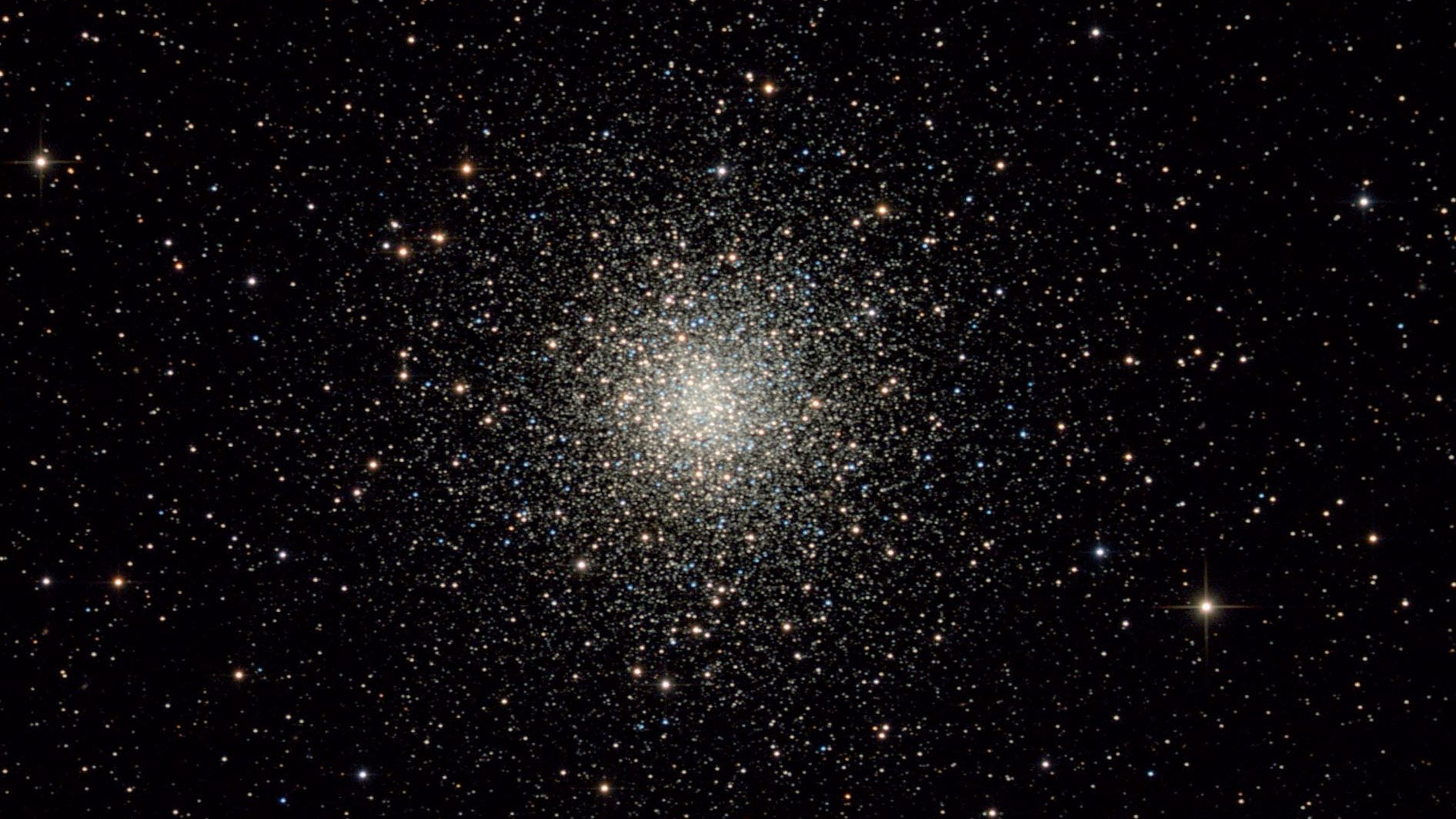 Cúmulo estelar globular M10 en la constelación de Ofiuco. Bernhard Hubl / CCD Guide