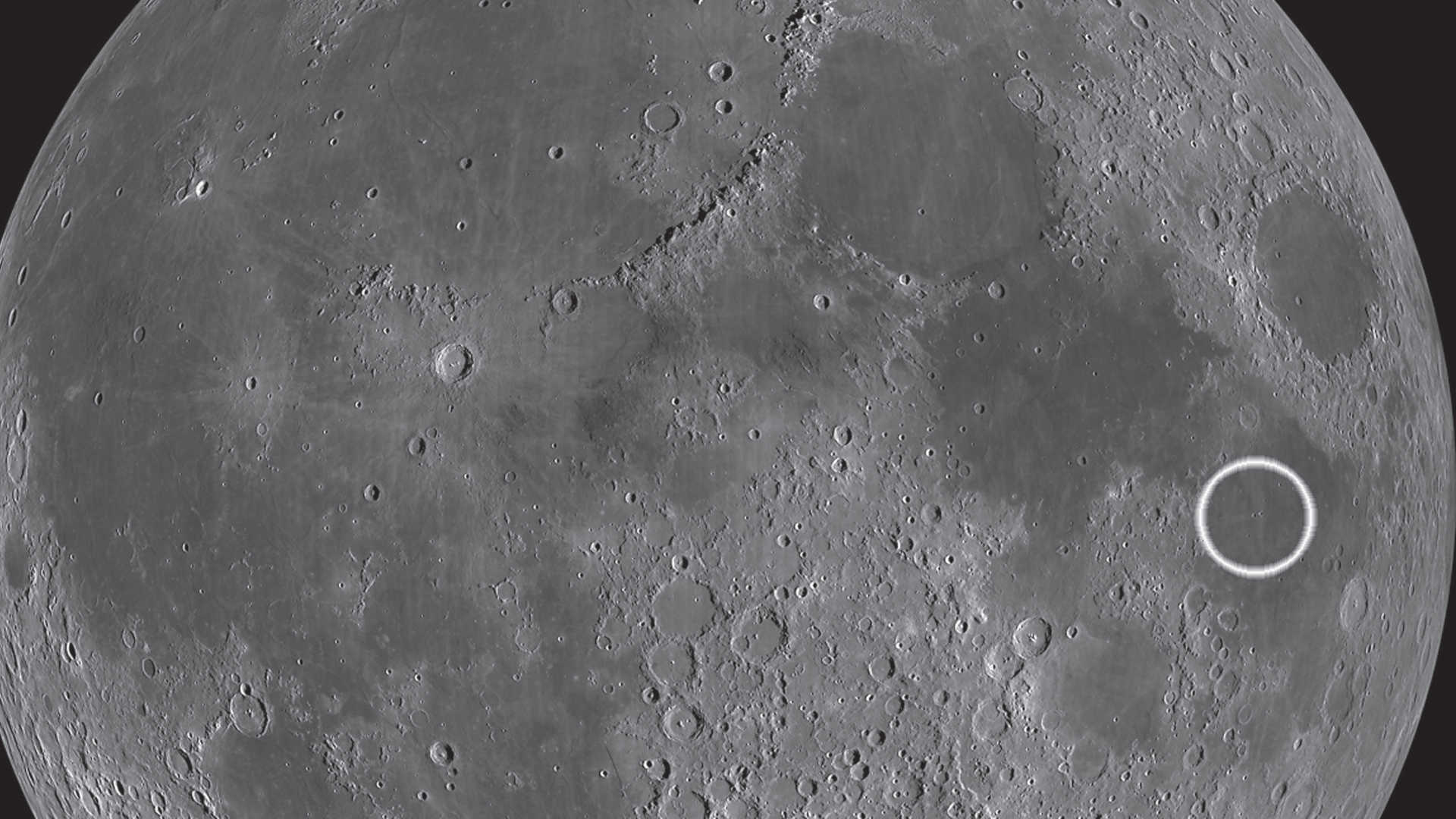 Los cráteres Messier y Messier A están prácticamente en el centro del Mare Fecunditatis. Llama la atención el patrón alargado del material desprendido por Messier A. NASA/GSFC/Universidad Estatal de Arizona