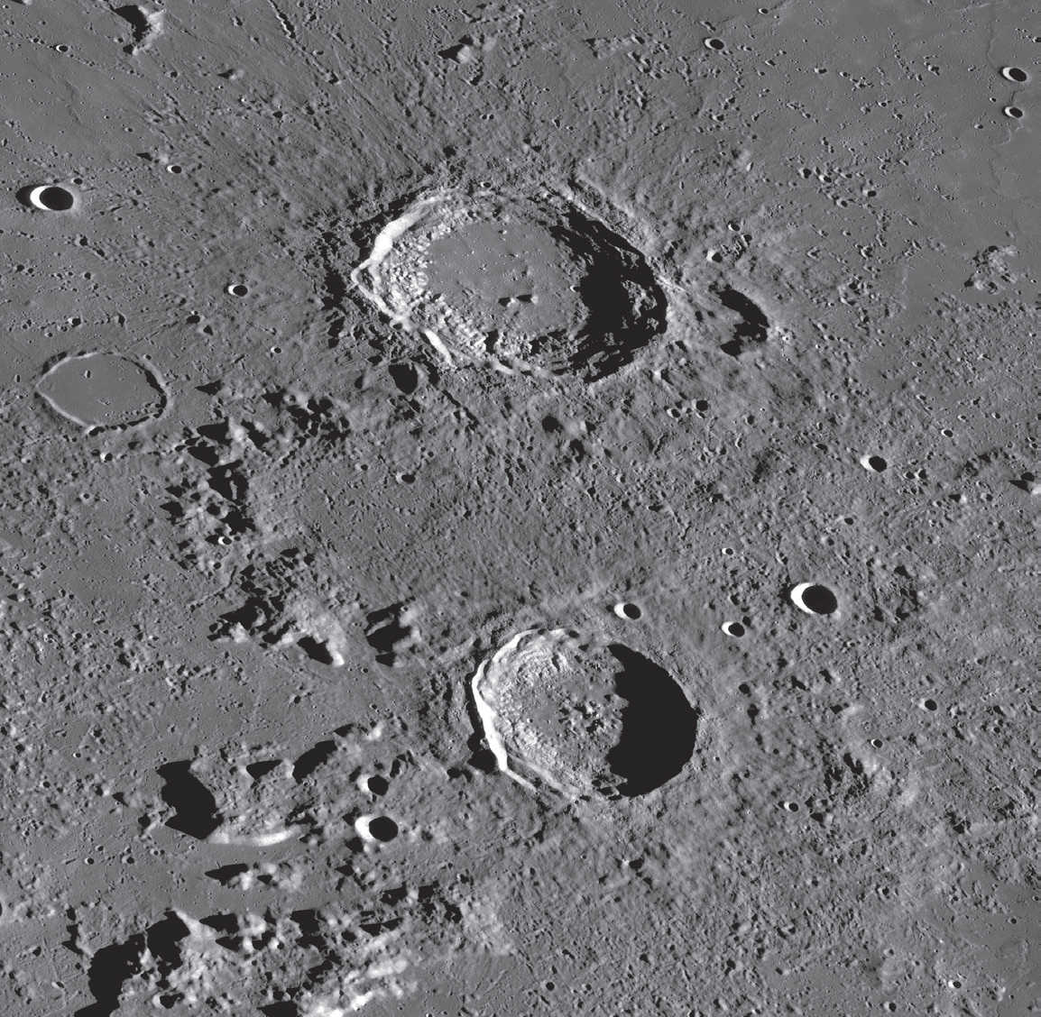 Ambos cráteres están bien conservados. NASA/GSFC/Universidad Estatal de Arizona