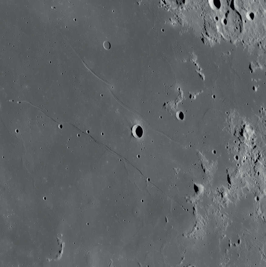 A unos 50 km al sur de Rupes Cauchy encontramos los domos Cauchy Omega y Cauchy Tau. NASA/GSFC/Universidad Estatal de Arizona