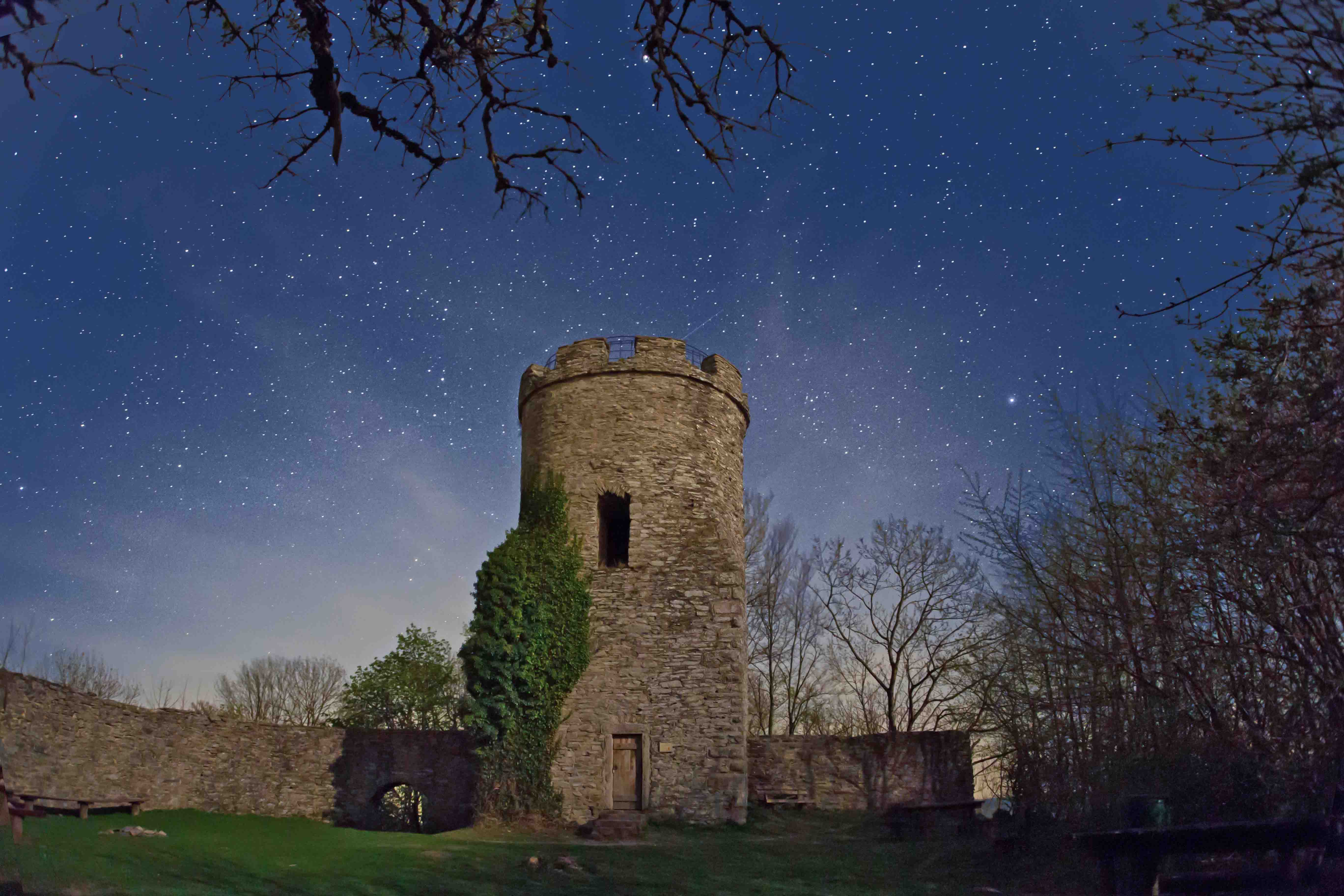 Parque Astronómico de Rhön, ruinas de Ebersburg / Foto: Werner Klug, Asociación Sternenpark Rhön e.V.