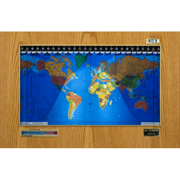 Geochron Kilburg Original de madera de roble color miel con marco dorado