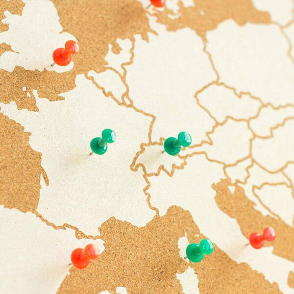 Miss Wood Mapa continental Woody Map Europa blanco 60x45cm enmarcado