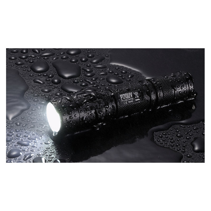 Nitecore Linterna P20UV