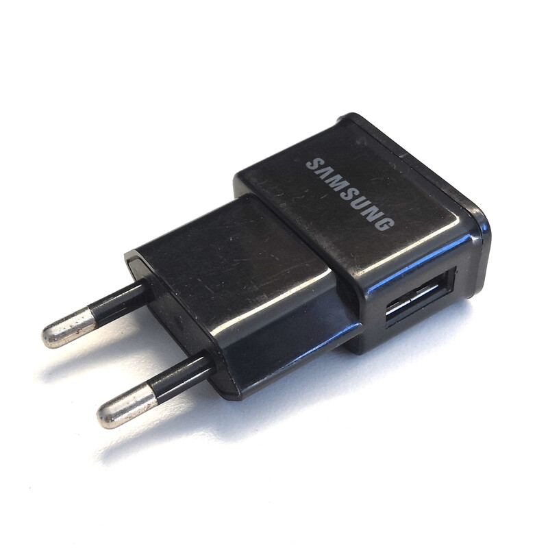 Fuente energética Conexión a la red eléctrica USB con cable alargador USB de 2 m incluido